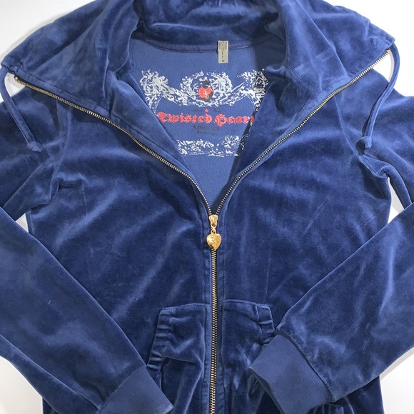 Twisted Heart Sweater✨ Size M - Picture 2 of 5